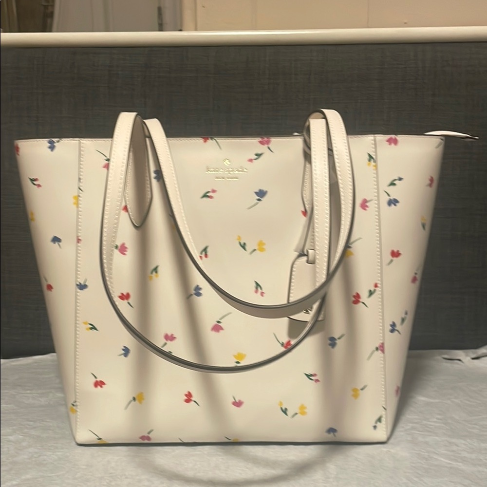 NWT KATE SPADE SHORESIDE TOTE